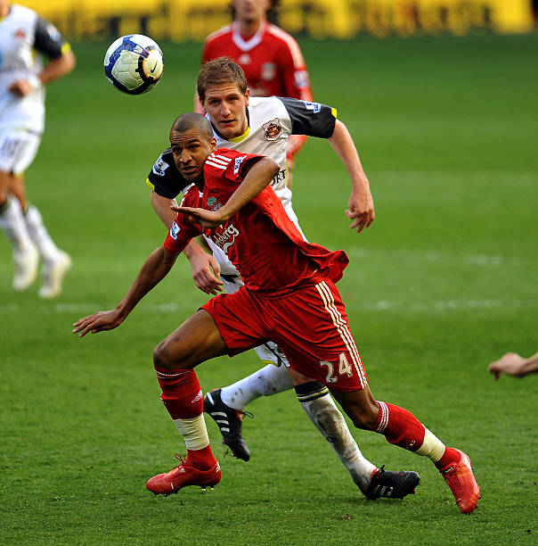 凡表现背后 凡表现背后